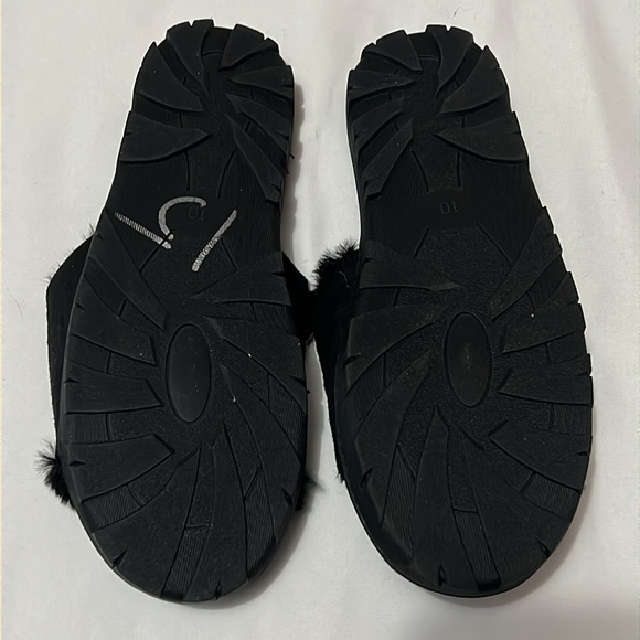 Karl Lagerfeld Paris Cool Cat Slippers - Picture 3 of 5